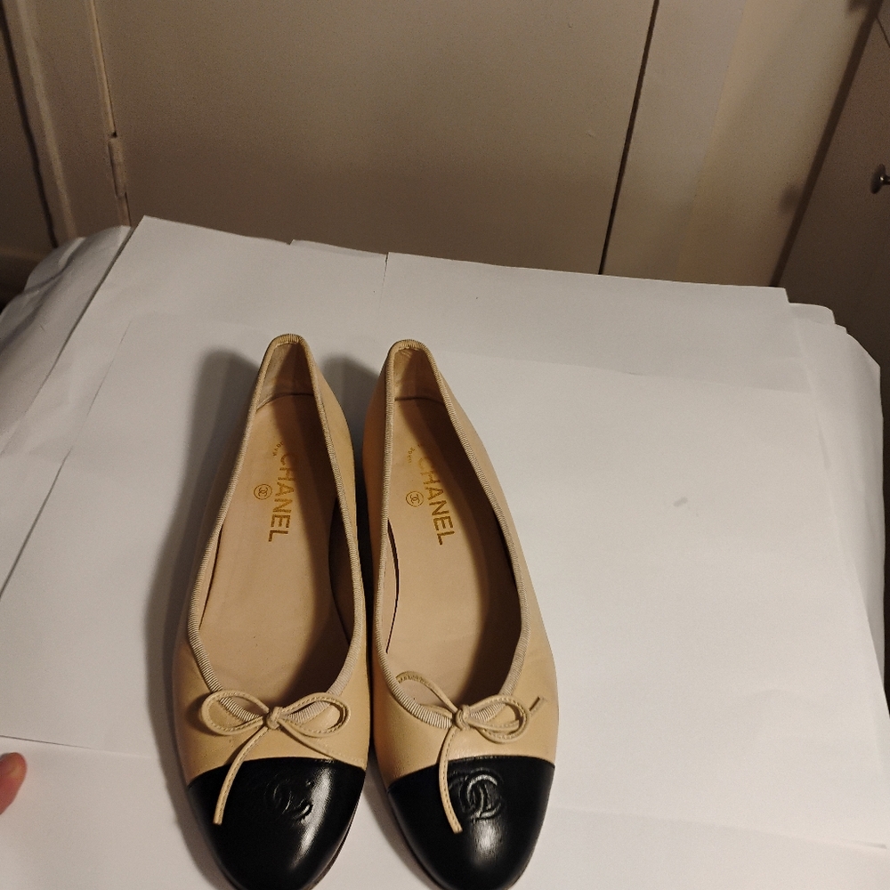CHANEL Leather cap toe Iconic Ballet Ballerina Flats Shoes 41 - Picture 13 of 16